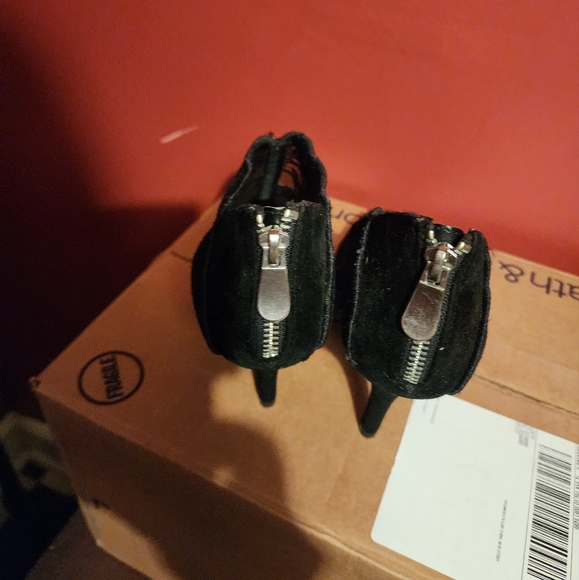 Black Lace Open Toe Heel - Picture 3 of 5